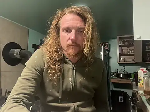 Snapshot of redone8in chatting on 09.25.25 redone8in online show from 09.25.25