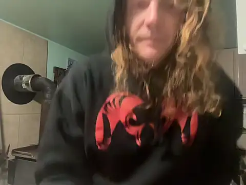 Snapshot of redone8in chatting on 11.01.25 redone8in online show from 11.01.25