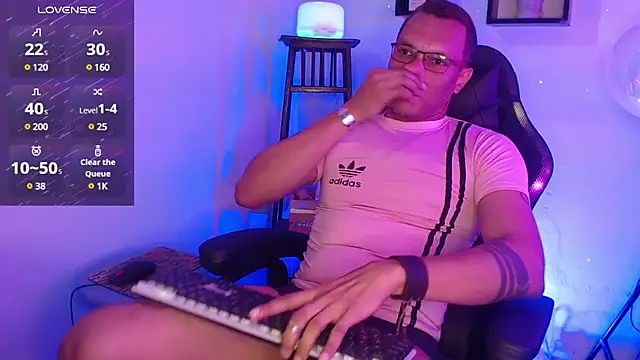 Snapshot of XhaseFoX chatting on 02.06.25 XhaseFoX online show from 02.06.25