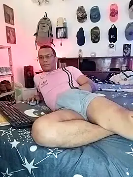 Snapshot of XhaseFoX chatting on 02.10.25 XhaseFoX online show from 02.10.25