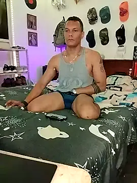 Snapshot of XhaseFoX chatting on 03.01.25 XhaseFoX online show from 03.01.25