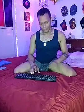 Snapshot of XhaseFoX chatting on 03.10.25 XhaseFoX online show from 03.10.25