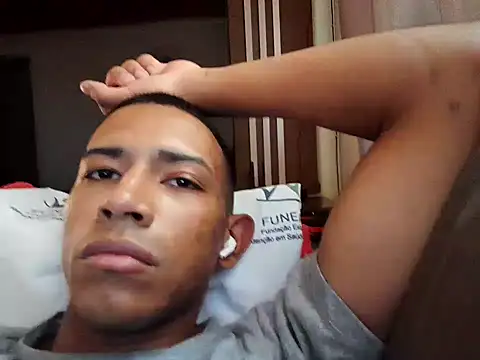 Snapshot of Mineirinho043 chatting on 02.14.25 Mineirinho043 online show from 02.14.25