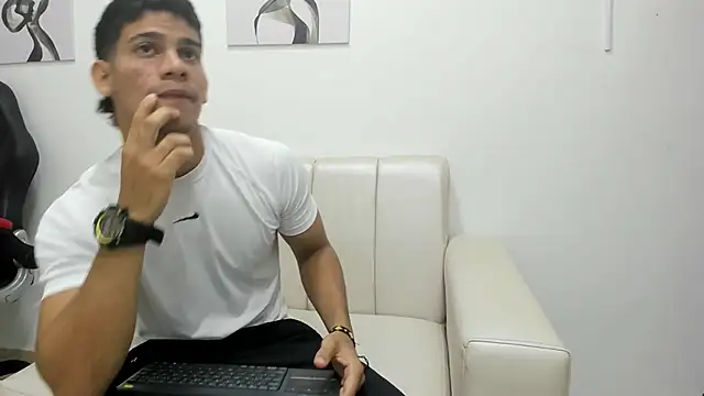 Snapshot of ANDRES_STUD chatting on 09.17.25 ANDRES STUD online show from 09.17.25