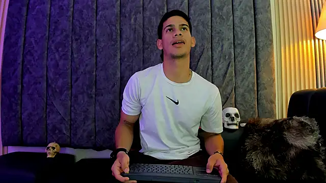 Snapshot of ANDRES_STUD chatting on 09.25.25 ANDRES STUD online show from 09.25.25