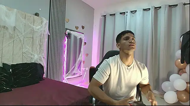 Snapshot of ANDRES_STUD chatting on 10.13.25 ANDRES STUD online show from 10.13.25