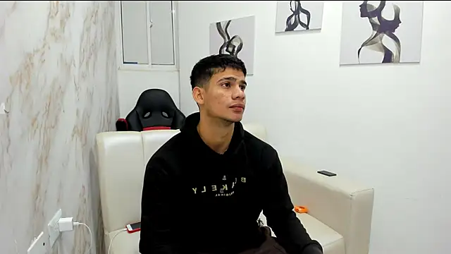 Snapshot of ANDRES_STUD chatting on 10.15.25 ANDRES STUD online show from 10.15.25