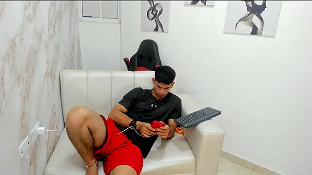 Snapshot of ANDRES_STUD chatting on 10.16.25 ANDRES STUD online show from 10.16.25