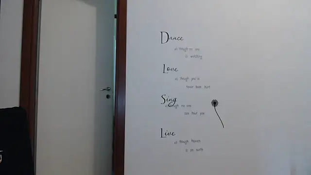 Snapshot of Eva_Eldis chatting on 10.08.25 Eva Eldis online show from 10.08.25