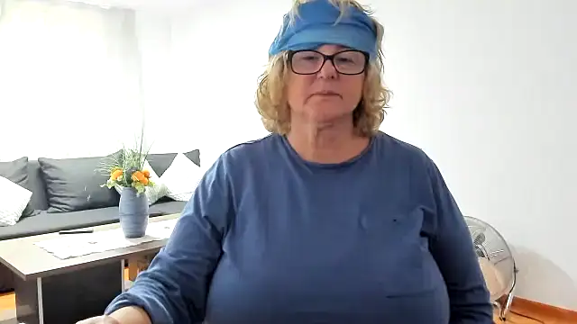 Snapshot of NoraJohnson6 chatting on 09.17.25 NoraJohnson6 online show from 09.17.25