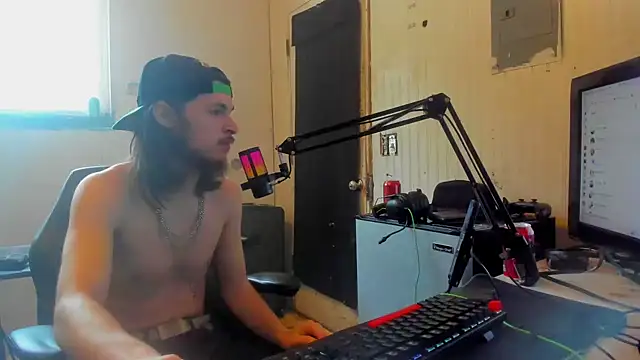 Snapshot of nuttyking2022 chatting on 02.04.25 nuttyking2022 online show from 02.04.25