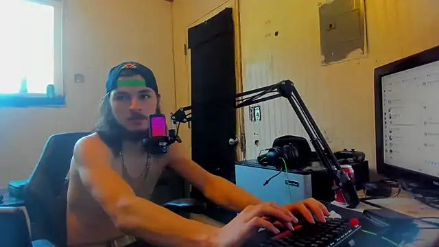 Snapshot of nuttyking2022 chatting on 02.04.25 nuttyking2022 online show from 02.04.25