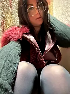 Snapshot of Loveblackzilla chatting on 10.10.25 Loveblackzilla online show from 10.10.25