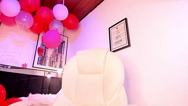 tylla  online show from 02.18.25