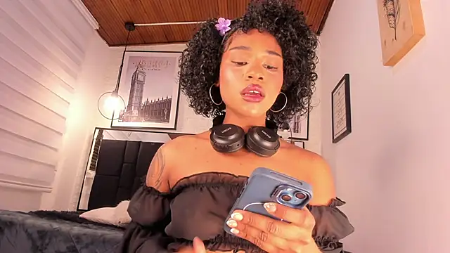 tylla  online show from 11.19.25