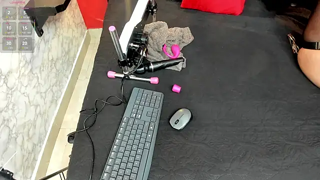 IVISBOUNCYASS online show from 11.29.25