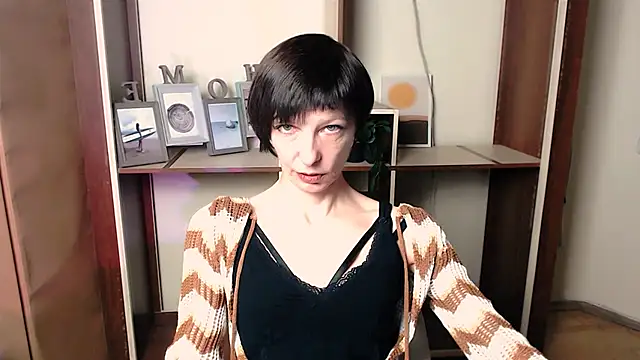  AngeliaFlow  online show from 11.15.25