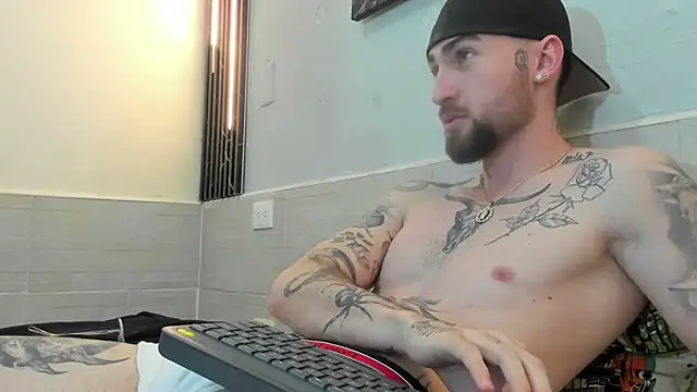 Luke davis01 online show from 02.11.25