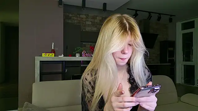 Snapshot of Bella_amory chatting on 03.05.25 Bella amory online show from 03.05.25