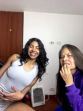 Snapshot of amberth2304 chatting on 11.05.25 amberth2304 online show from 11.05.25