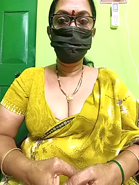 Snapshot of niiveditha chatting on 02.26.25 niiveditha online show from 02.26.25