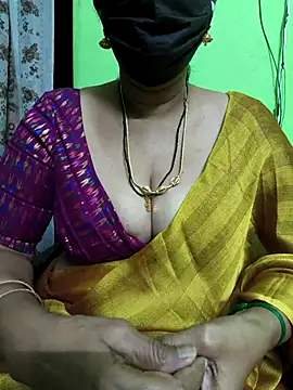 Snapshot of niiveditha chatting on 03.07.25 niiveditha online show from 03.07.25