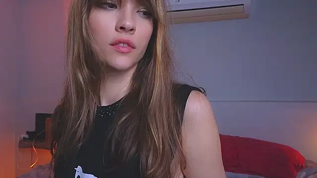 Snapshot of DemiDee chatting on 01.01.25 DemiDee online show from 01.01.25