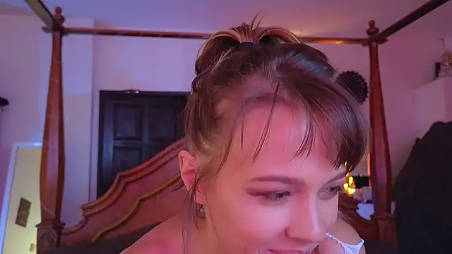 Snapshot of DemiDee chatting on 02.09.25 DemiDee online show from 02.09.25