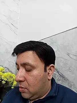 innocentboy1987 online show from 02.14.25