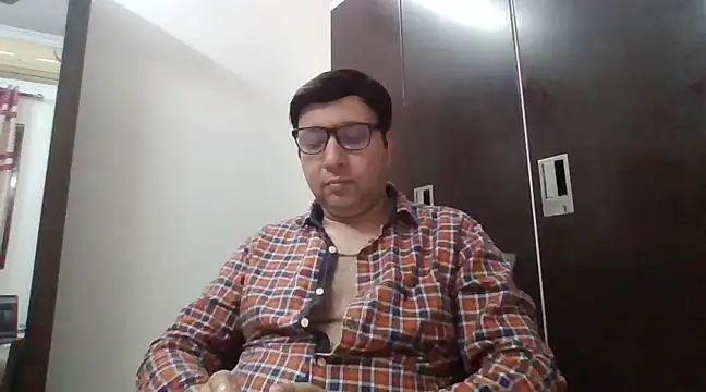 innocentboy1987 online show from 03.17.25