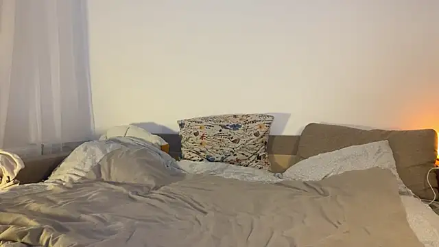 Snapshot of Sabrinaanddaniel chatting on 02.21.25 Sabrinaanddaniel online show from 02.21.25