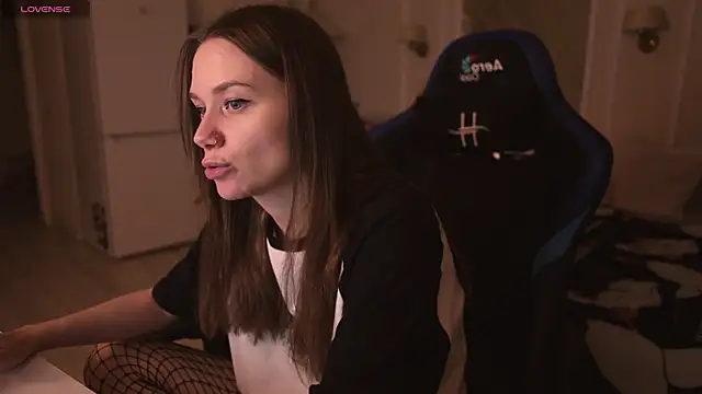 Snapshot of alexa_feels_ chatting on 02.16.25 alexa feels online show from 02.16.25
