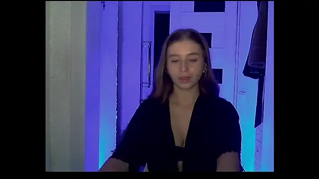 Snapshot of Nana_Rain chatting on 10.18.25 Nana Rain online show from 10.18.25