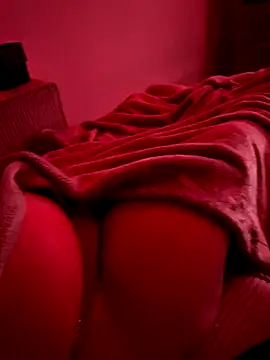 Snapshot of Princessemisse chatting on 09.25.25 Princessemisse online show from 09.25.25