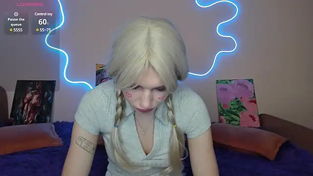 Snapshot of EvelinaLuu chatting on 02.28.25 EvelinaLuu online show from 02.28.25