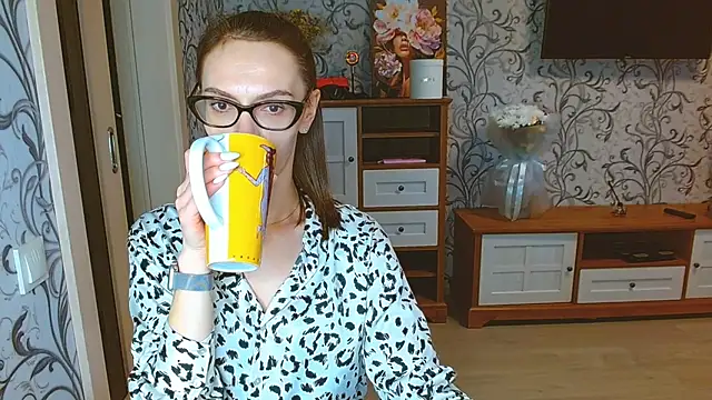 Snapshot of Lady_Sunshine_ chatting on 10.11.25 Lady Sunshine online show from 10.11.25