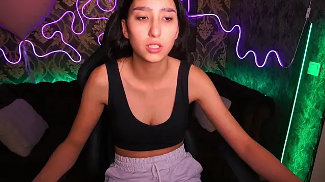 Snapshot of CharmMocco chatting on 02.20.25 CharmMocco online show from 02.20.25