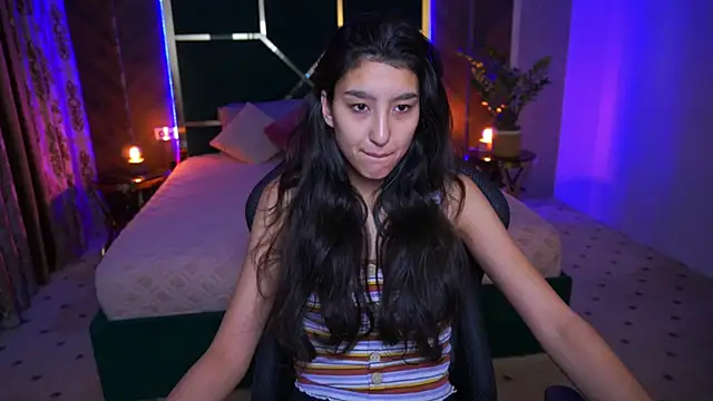 Snapshot of CharmMocco chatting on 03.04.25 CharmMocco online show from 03.04.25