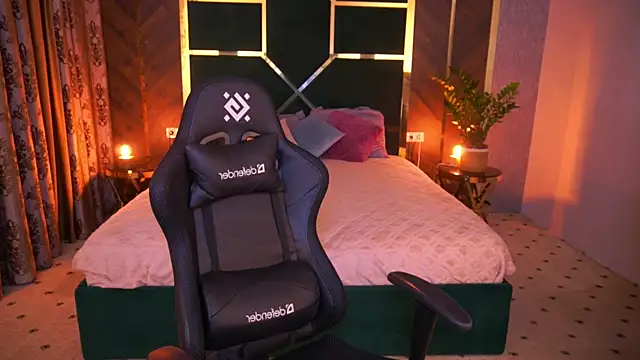 Snapshot of CharmMocco chatting on 03.07.25 CharmMocco online show from 03.07.25