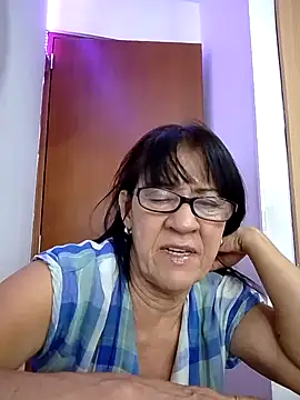 Snapshot of Bellaisabel chatting on 10.25.25 Bellaisabel online show from 10.25.25