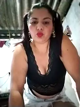 Snapshot of Issaquens chatting on 02.16.25 Issaquens online show from 02.16.25