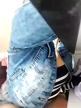 Snapshot of Issaquens chatting on 02.25.25 Issaquens online show from 02.25.25