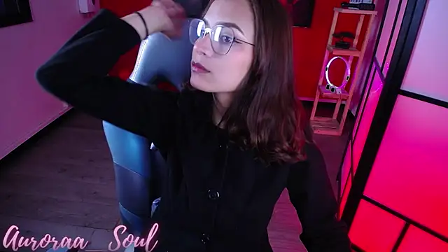Snapshot of Auroraa_soul chatting on 10.18.25 Auroraa soul online show from 10.18.25