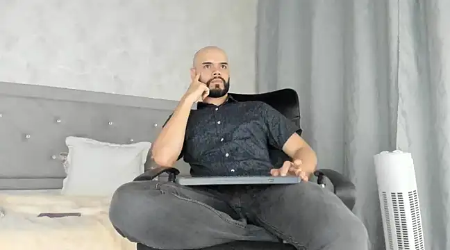 Snapshot of Luke_Diaz7 chatting on 02.21.25 Luke Diaz7 online show from 02.21.25