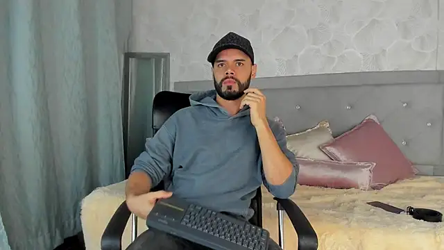 Snapshot of Luke_Diaz7 chatting on 03.04.25 Luke Diaz7 online show from 03.04.25