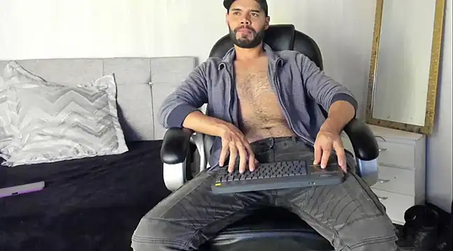 Snapshot of Luke_Diaz7 chatting on 03.21.25 Luke Diaz7 online show from 03.21.25