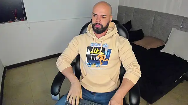 Snapshot of Luke_Diaz7 chatting on 10.18.25 Luke Diaz7 online show from 10.18.25