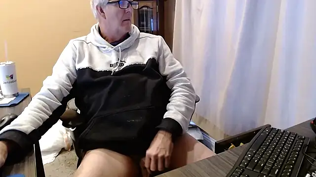 Snapshot of olderandwiser2 chatting on 02.13.25 olderandwiser2 online show from 02.13.25