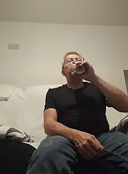 Snapshot of mann4u147 chatting on 09.27.25 mann4u147 online show from 09.27.25