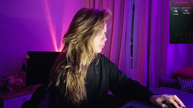 Snapshot of Sakura_Moore chatting on 10.26.25 Sakura Moore online show from 10.26.25